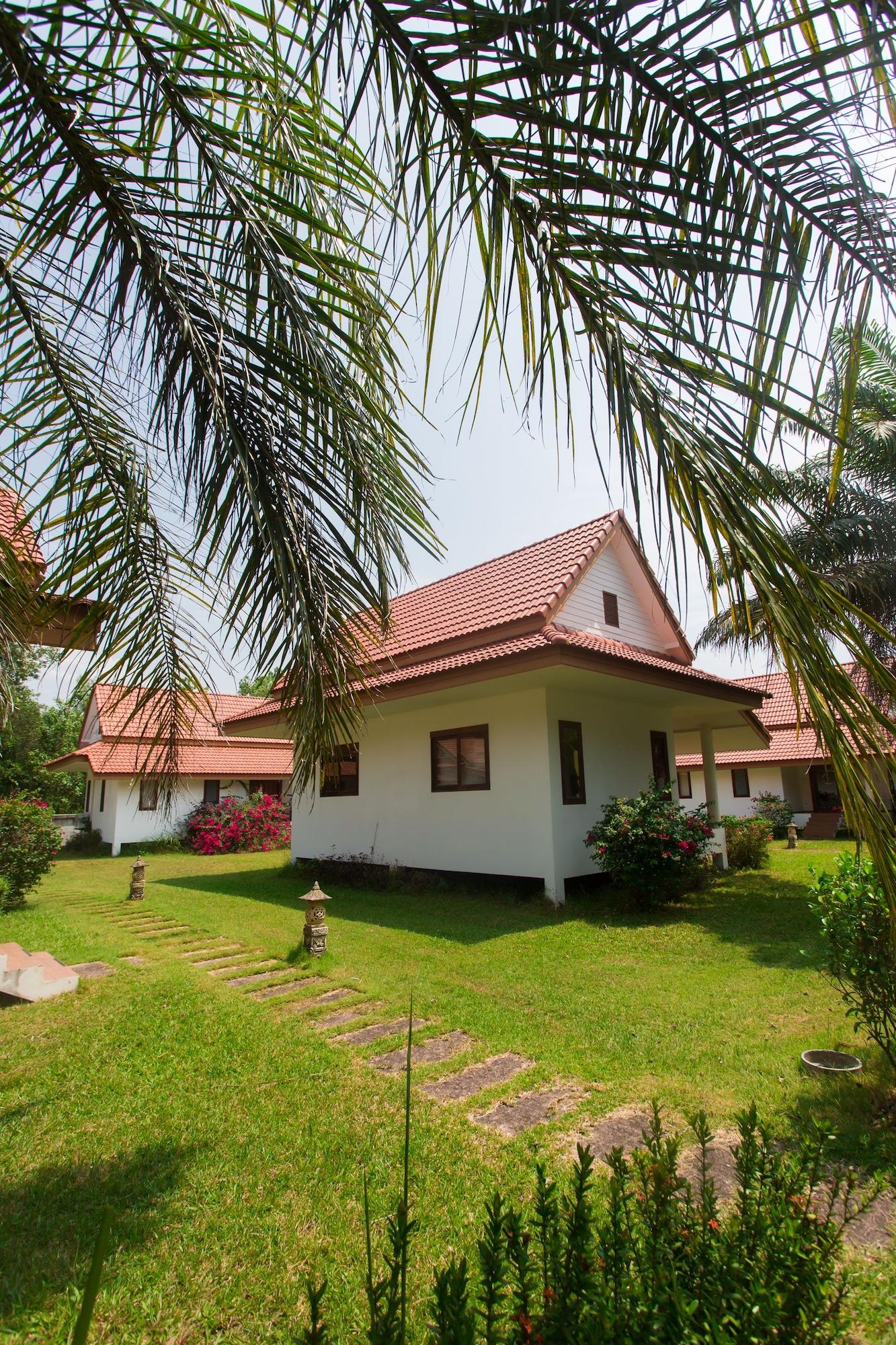 Armonia Village Resort And Spa Chumphon Ngoại thất bức ảnh