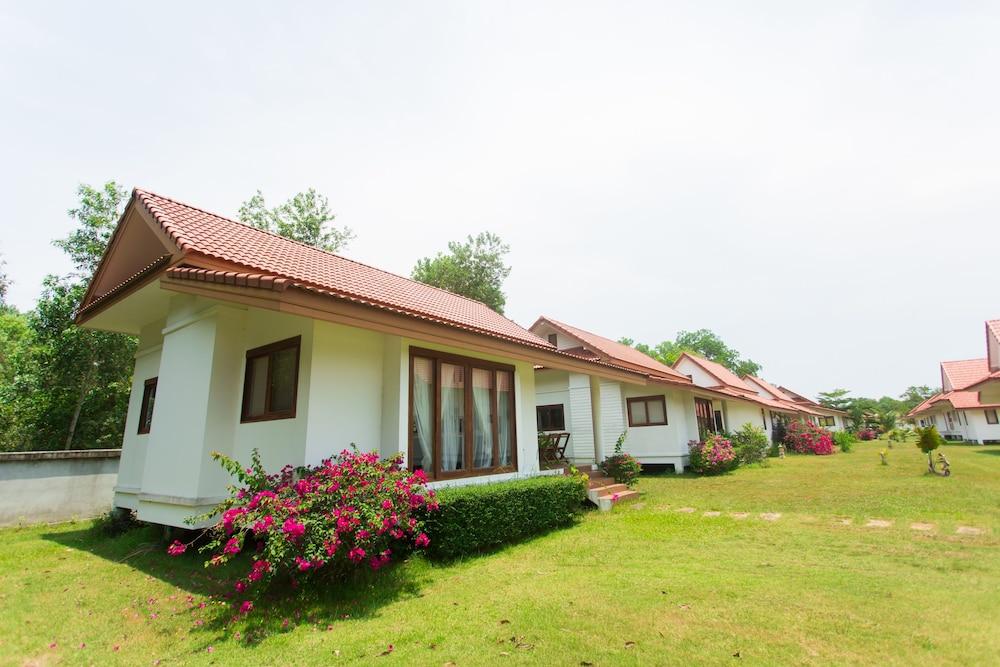 Armonia Village Resort And Spa Chumphon Ngoại thất bức ảnh