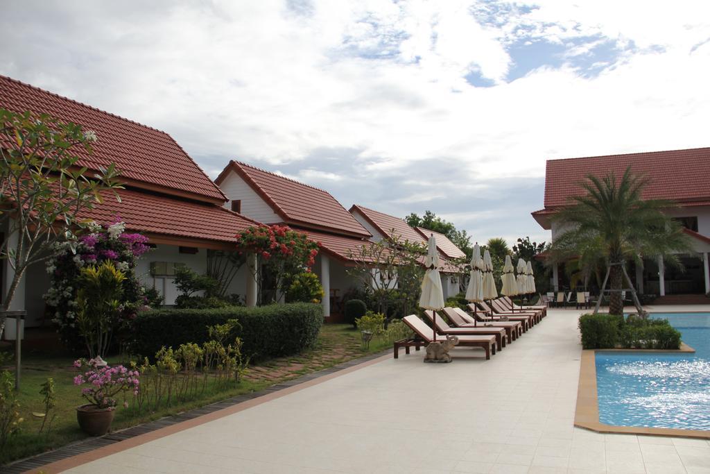 Armonia Village Resort And Spa Chumphon Ngoại thất bức ảnh