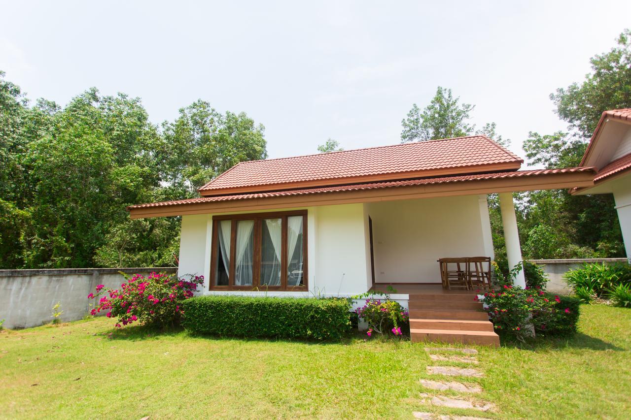 Armonia Village Resort And Spa Chumphon Ngoại thất bức ảnh